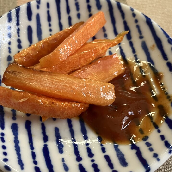 フライドにんじんにカレーケチャップ添え